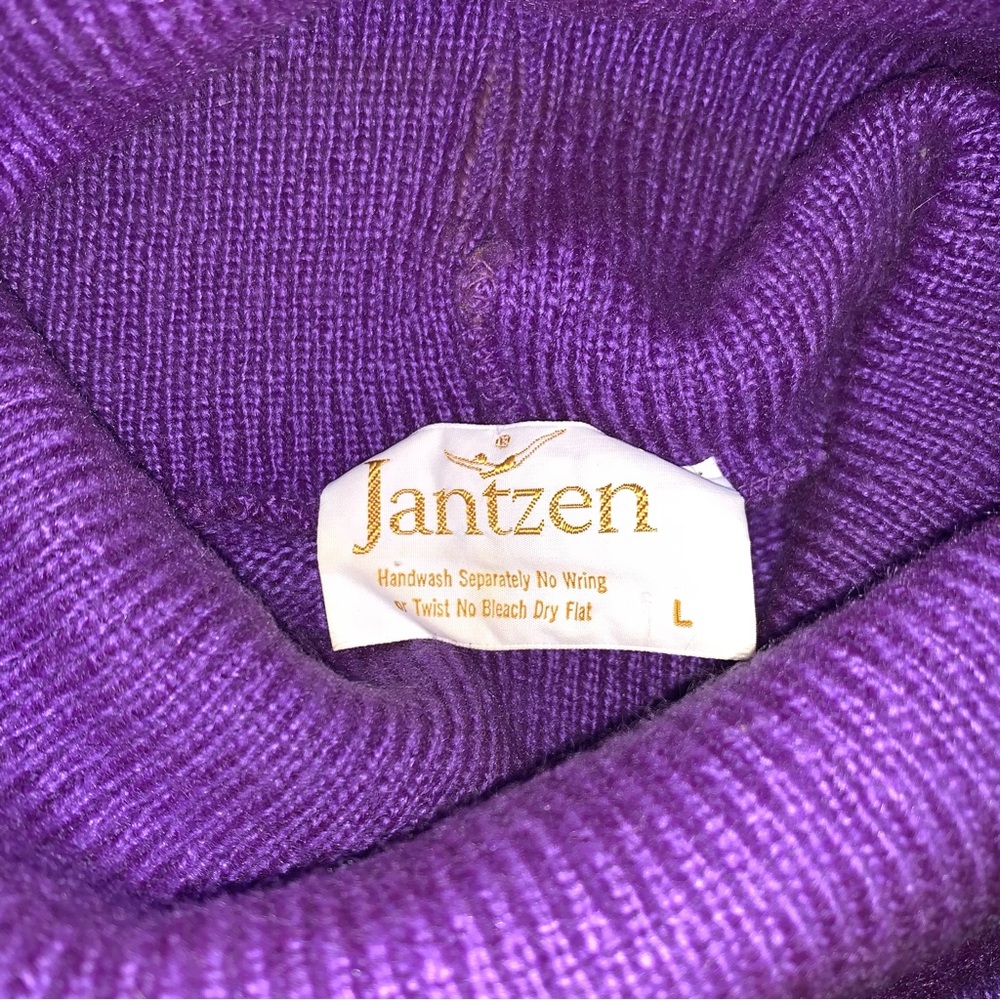 v i n t a g e :: Bold Embroidered Turtleneck Knit Sweater - Picture 7 of 11